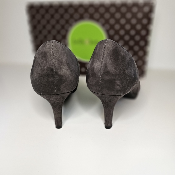 KELLY & KATIE PUMPS, SIZE 8 - Picture 2 of 9